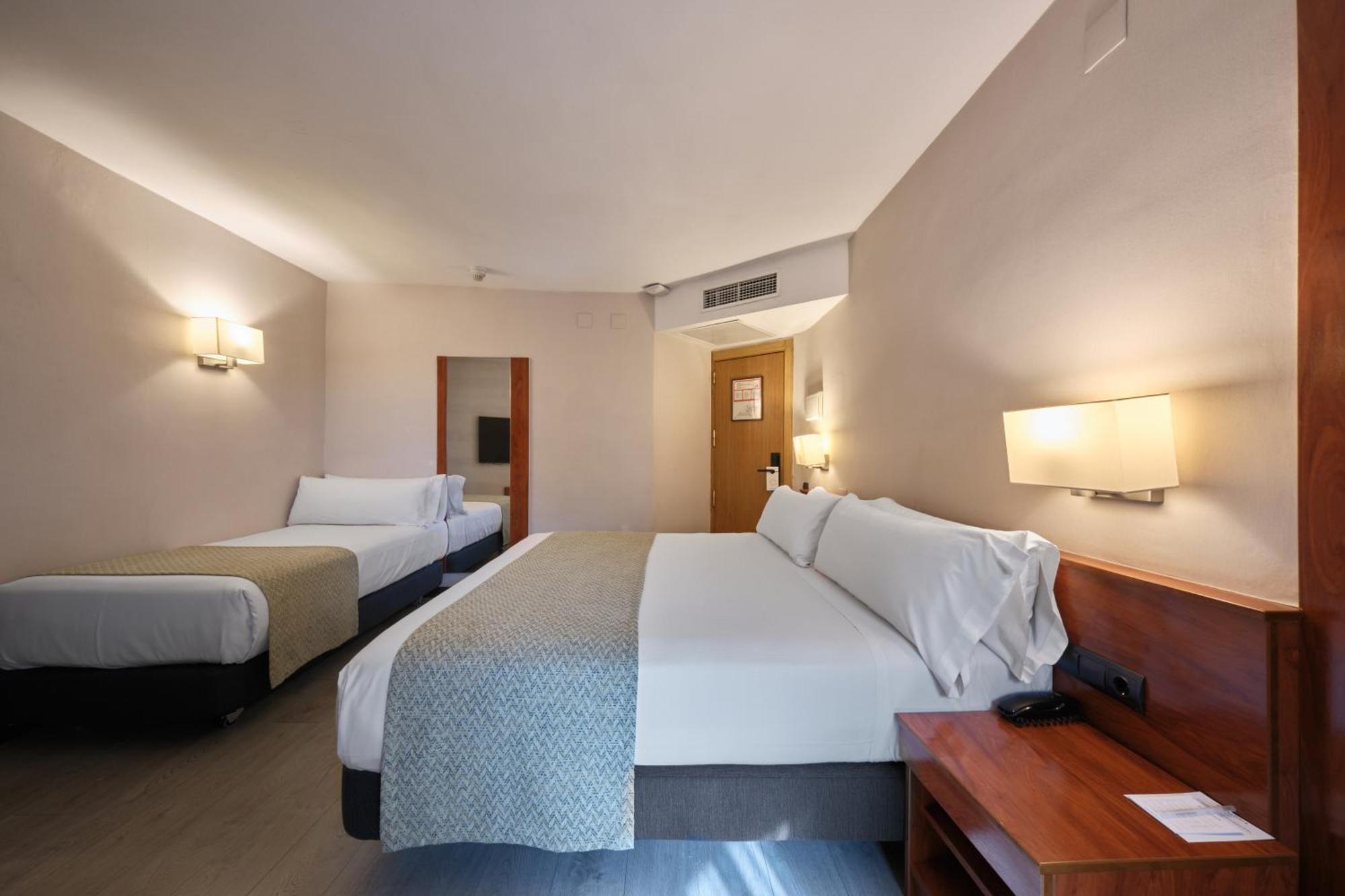Hotel Catalonia Park Putxet Barcellona Esterno foto