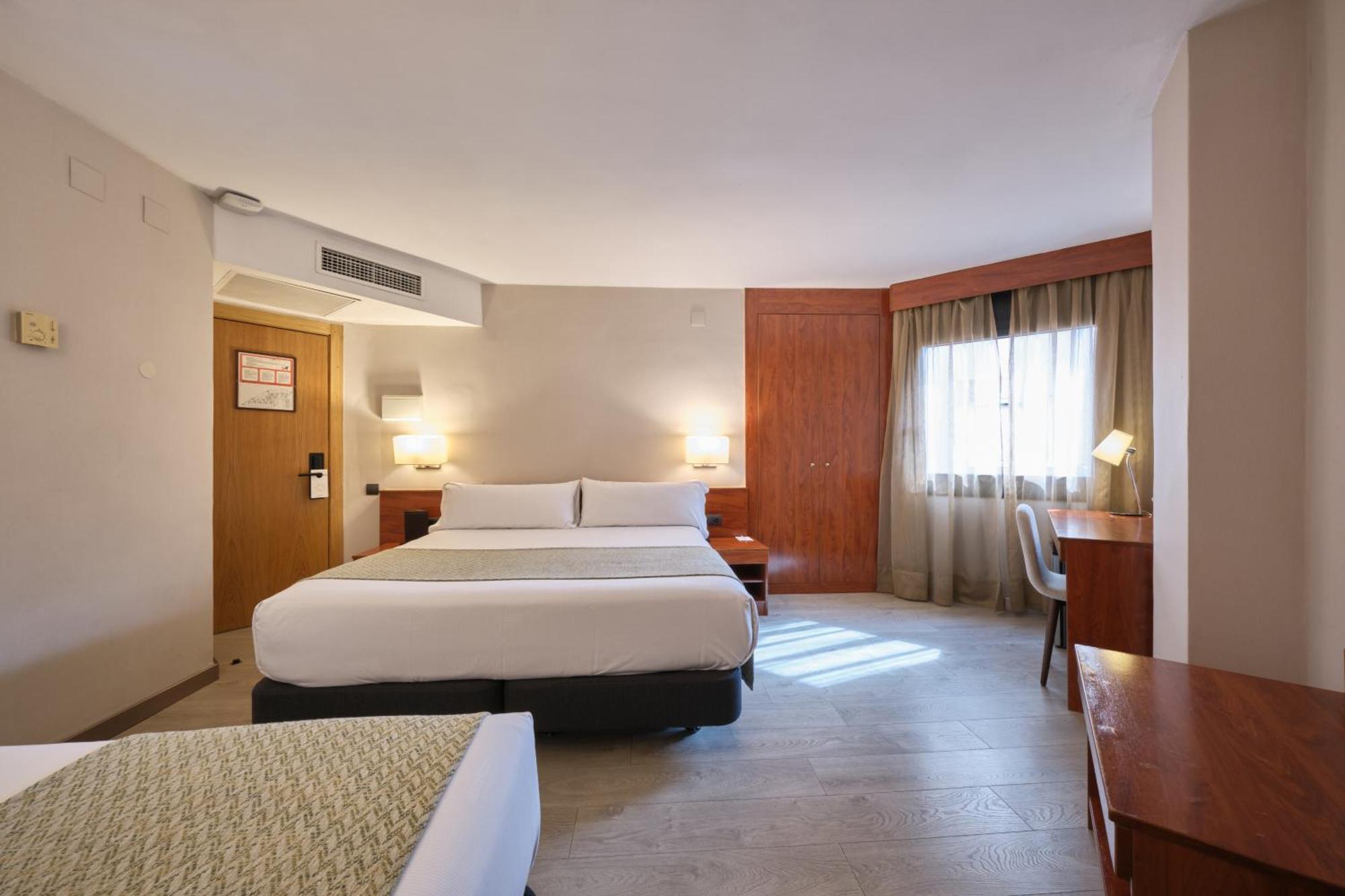 Hotel Catalonia Park Putxet Barcellona Esterno foto