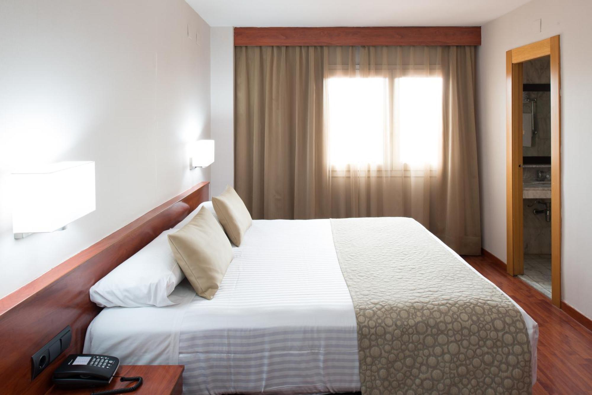 Hotel Catalonia Park Putxet Barcellona Esterno foto